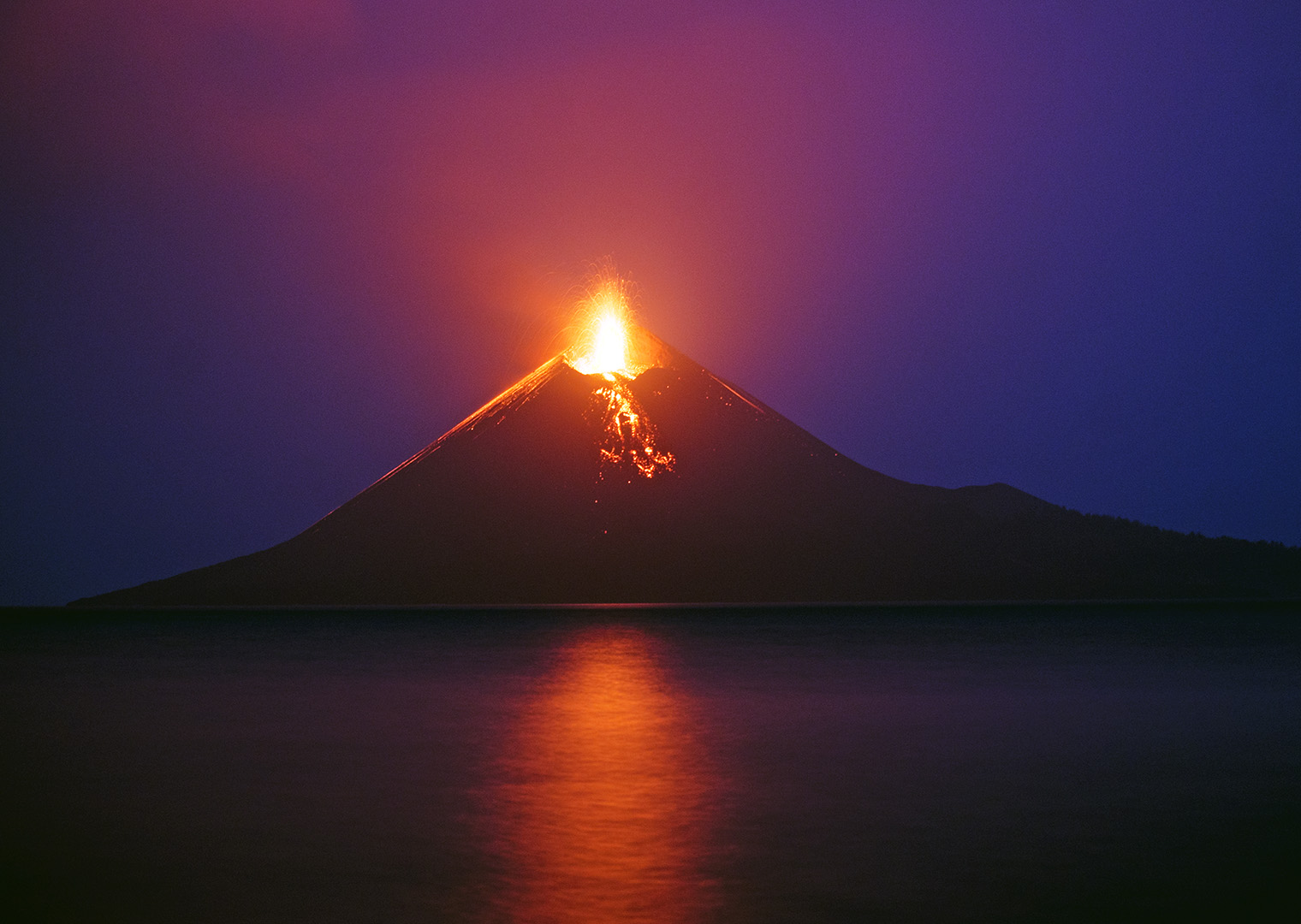 Indonesia’s Anak Krakatau Erupts—and New Islands Appear